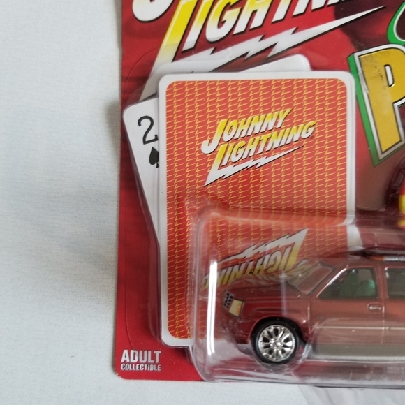 2005 Johnny Lightning "Poker" #8 Red 1:64 Diecast 2004 Cadillac Escalade Car/SUV - Picture 8 of 10